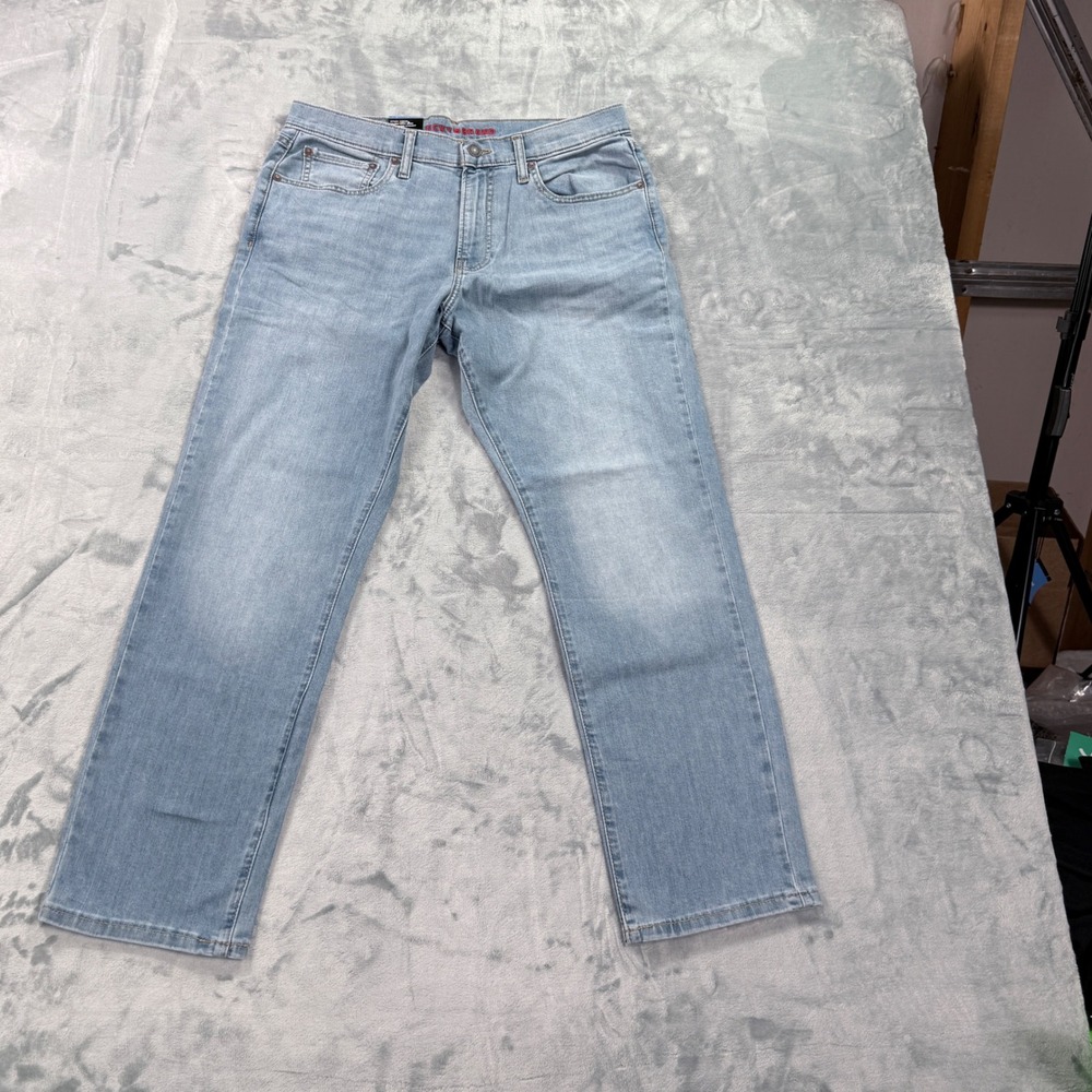 Lucky Brand 410 Athletic Straight Jeans Light Wash Blue Tag 32x30 Measures 34x29
